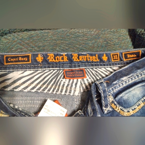 Rock Revival Women's Capris - Picture 2 of 3